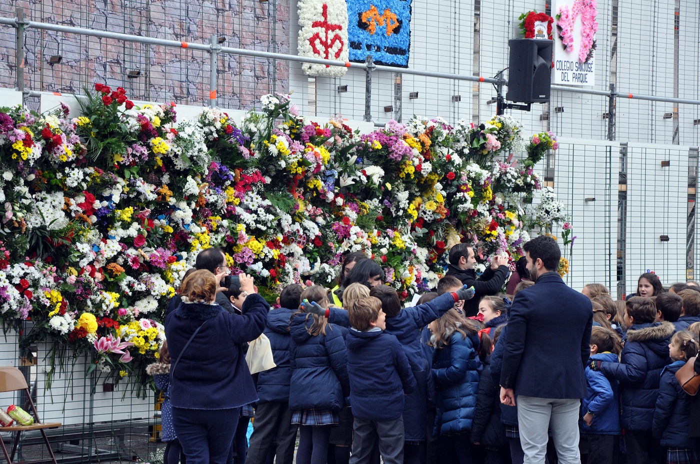 Ofrenda floral solidaria almudena 2018 1