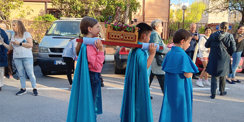 Procesion moratalaz azul