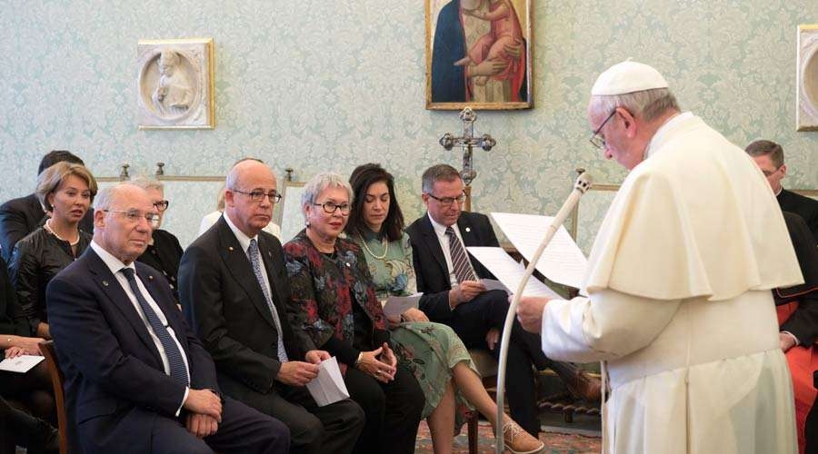 Ciencia y conocimiento deben caminar juntos, recuerda el Papa a universidad