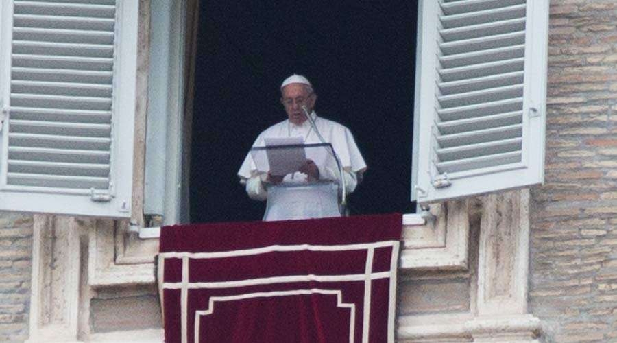 Papa Francisco: Los cristianos deben huir de los honores y servir a los demás