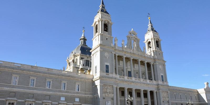 Santa María del Pilar de los Marianistas peregrina a la catedral de la Almudena