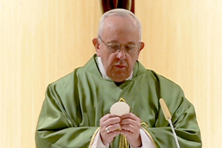 El Papa en Santa Marta: La oración ilumina la vida cristiana