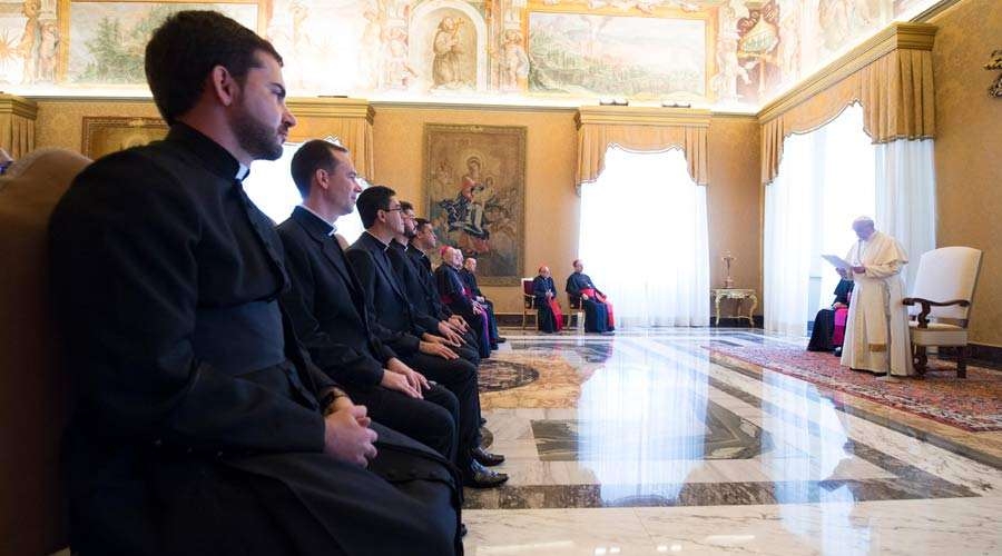 Papa Francisco pide a sacerdotes prevenir algunas «enfermedades» eclesiales