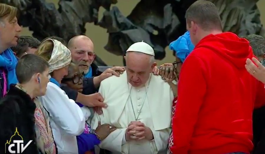 El Papa pide perdón a los pobres por los cristianos que miran hacia otro lado