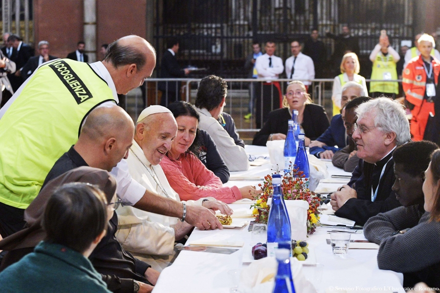 El Papa invitará a almorzar a 1500 necesitados en la Jornada Mundial de los Pobres