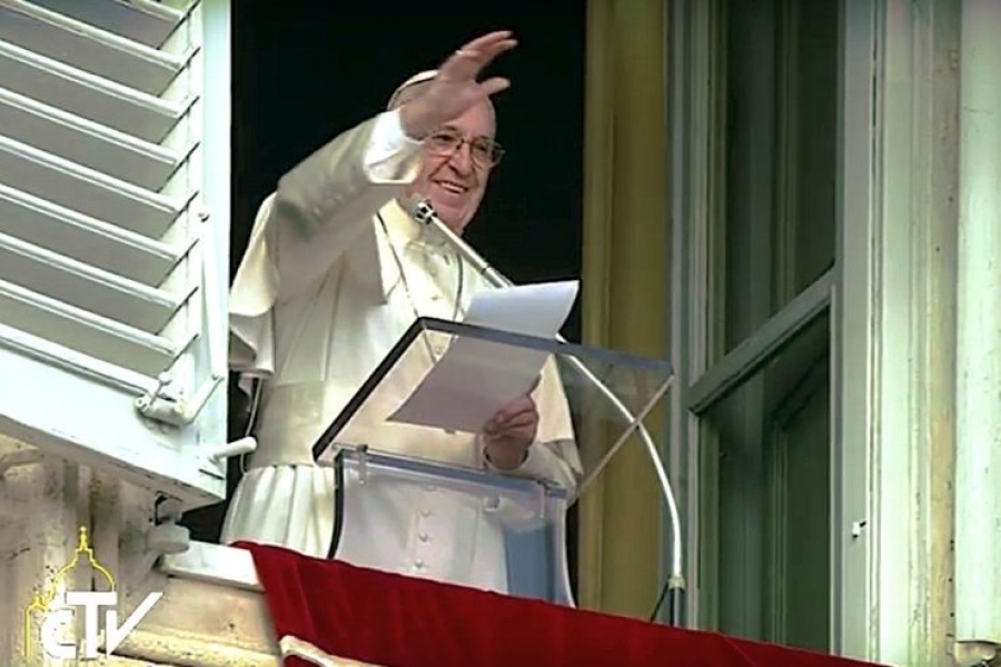 El Santo Padre en el ángelus invita a prepararnos a la verdadera Navidad, la de Jesús