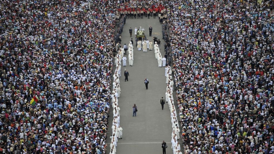 Peregrinación a Fátima: «Alegrarse y hacer fiesta» sin olvidar a los inmigrantes y niños víctimas de las guerras