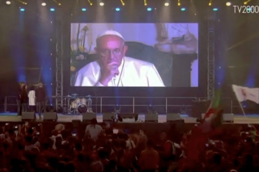 En el saludo de la noche, el Santo Padre invita a los jóvenes a &#039;hacer ruido y crear puentes&#039;