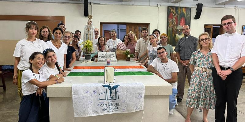 «Aquí no vienes a cambiar el mundo, vienes tú a aprender la lección»: el testimonio desde Calcuta de Víctor, joven de la parroquia San Miguel Arcángel de Las Rozas