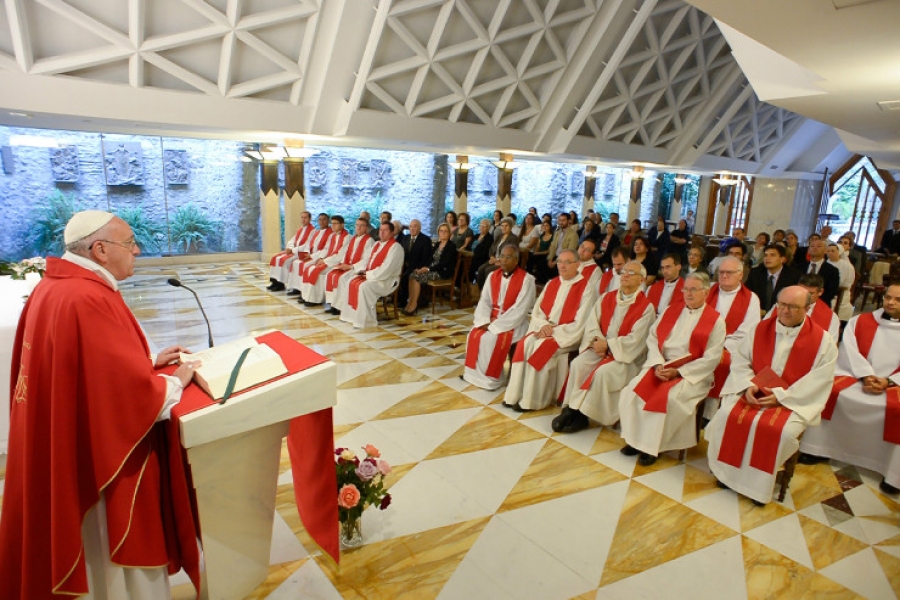 El Papa en Santa Marta: «Recemos al Dios de la paz, más allá de las divisiones de las religiones»