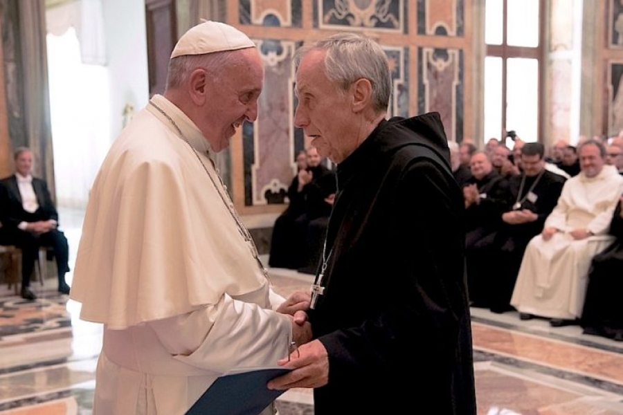 Francisco a los benedictinos: mantener vivos los oasis del espíritu y anunciar la misericordia de Dios