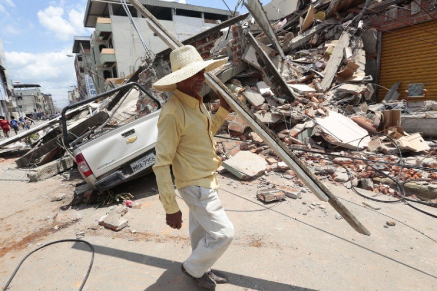 Francisco pide oraciones por los ecuatorianos afectados por el terremoto