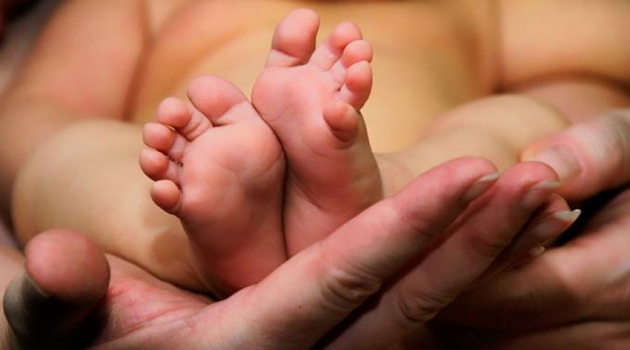 ¿Es ético crear a un «bebé de tres padres»? Expertos advierten peligros