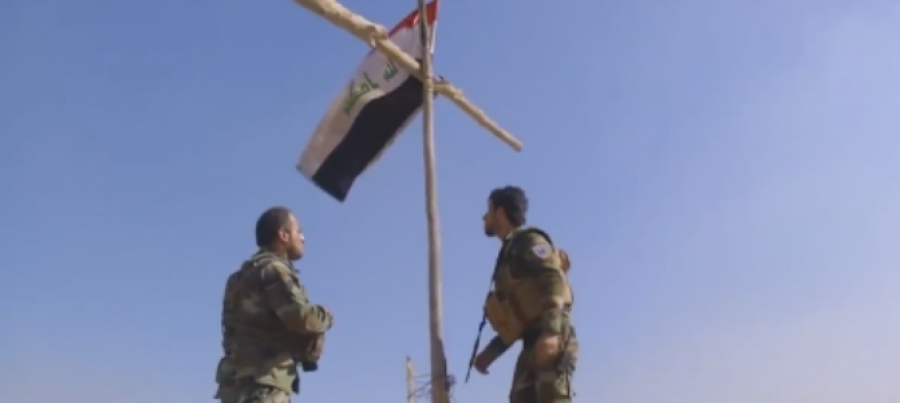 Soldados cristianos erigen cruz en honor a asesinados por Estado Islámico en Irak
