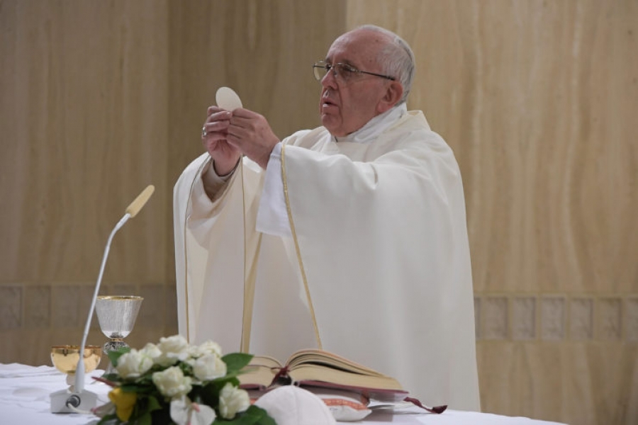 El Santo Padre en Santa Marta advierte sobre la religión «maquillada» y del «aparentar»