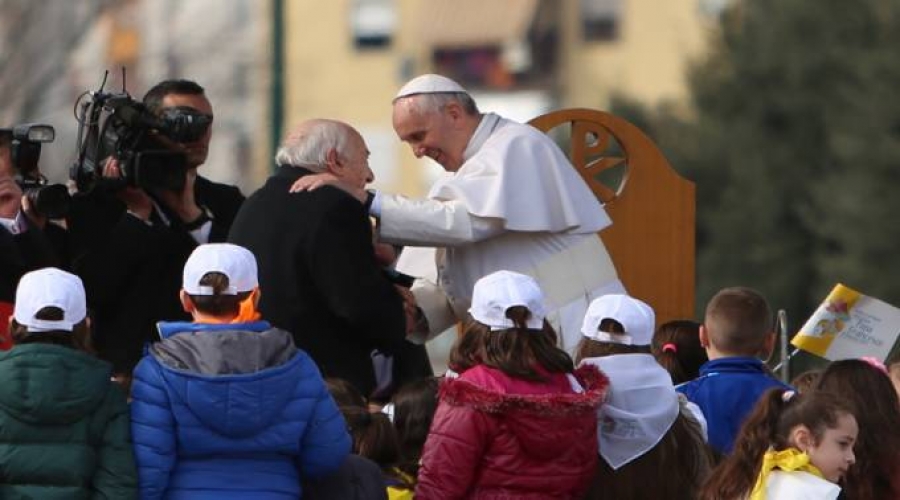 El Papa recuerda a enfermos de Alzheimer y pide mostrar amor hacia ellos