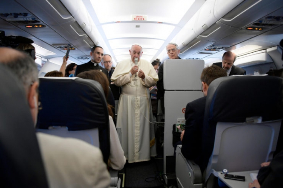 Rueda de prensa del Papa en el avión: &#039;Fátima tiene un mensaje de paz&#039;