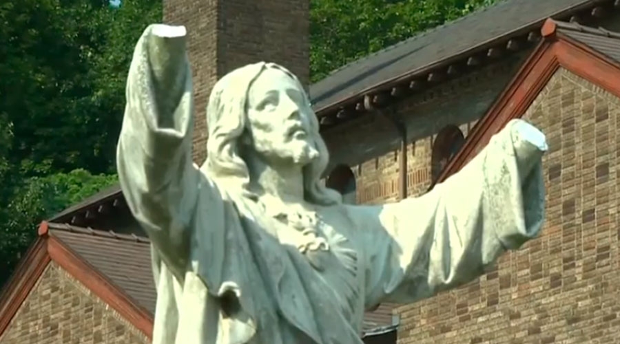 Cortan las manos a imagen de Jesús en universidad de Estados Unidos
