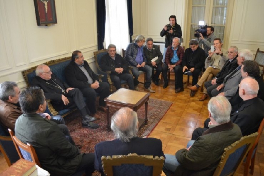 Obispos argentinos y líderes sindicalistas abordan la grave situación económica del país