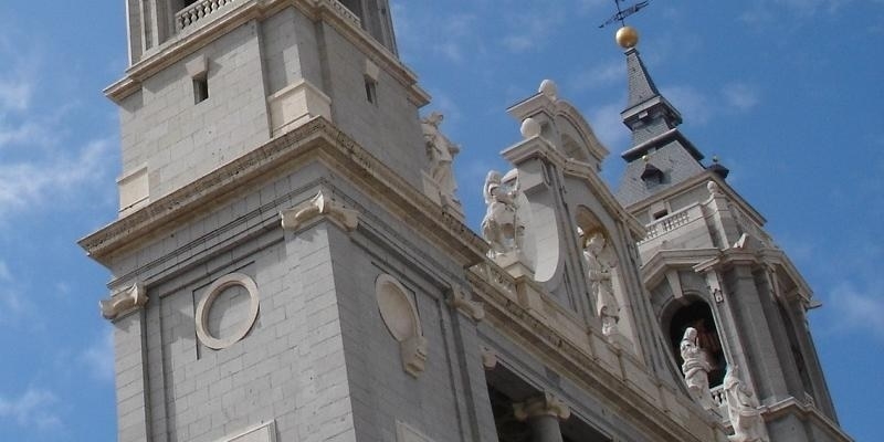 La campanas de las iglesias sonarán a mediodía para invitar a orar y dar las gracias a quienes trabajan por los demás estos días