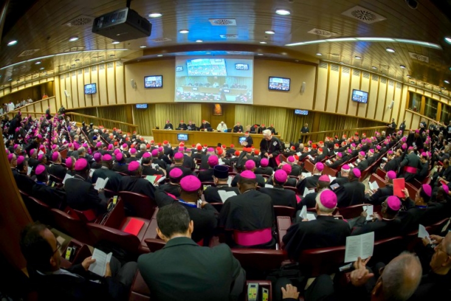 El Santo Padre a los obispos: «El mundo está cansado de encantadores mentirosos y sacerdotes a la moda»