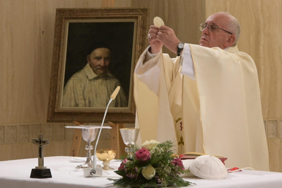 El Papa en Santa Marta: Una pastilla para dormir no ayuda en la desolación espiritual