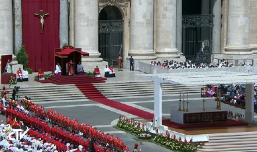 Pentecostés: Francisco exhorta a ser cristianos «de Jesús»