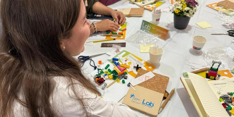 Más de 50 jóvenes ya lo vivieron: ahora tú puedes unirte al nuevo curso del programa LAB Madrid «Sal de tu tierra»