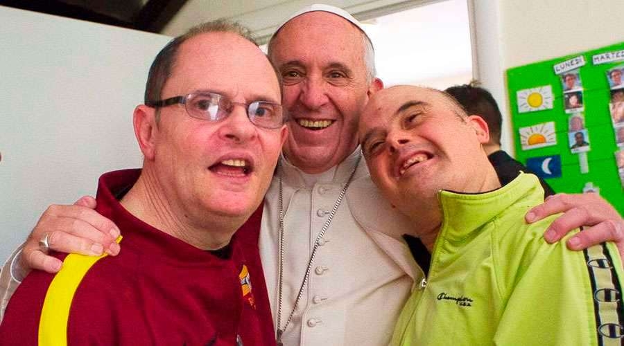 El Papa denuncia los intentos de suprimir niños antes de nacer por tener deformaciones