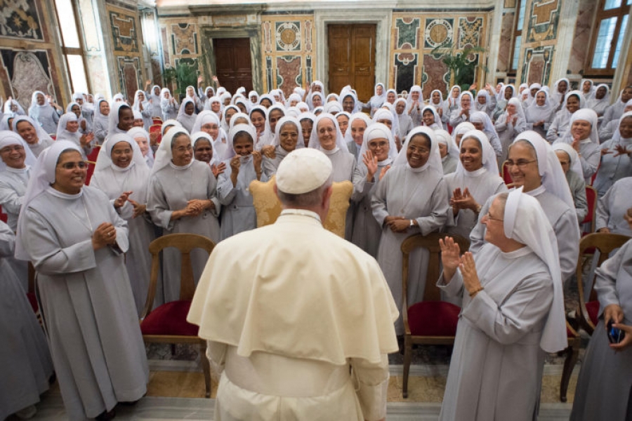 Francisco a las hermanas Hospitalarias de la Misericordia: &#039;Sean amigas, hermanas y madres de los enfermos&#039;