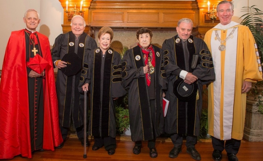 Kiko Argüello y Carmen Hernández reciben el doctorado honoris causa por la Catholic University of America