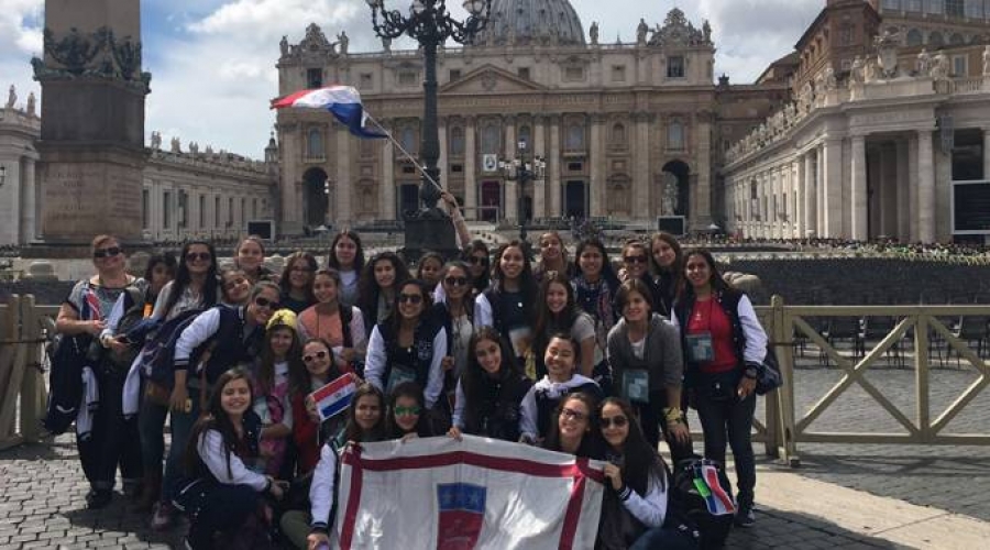 Más de 30 quinceañeras cambian viaje a Disneyworld por ver al Papa Francisco
