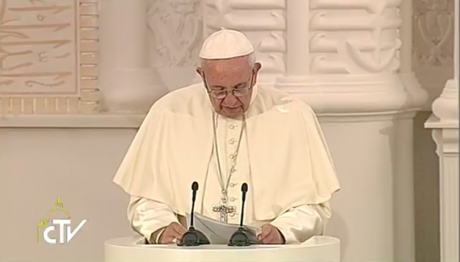 El Papa en el encuentro interreligioso pide que la sociedad no instrumentalice «el factor religioso»