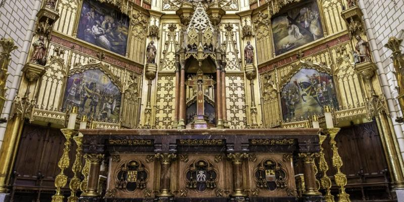 La parroquia Santa Cruz celebra la festividad litúrgica de la Exaltación de la Santa Cruz con una misa presidida por el cardenal José Cobo
