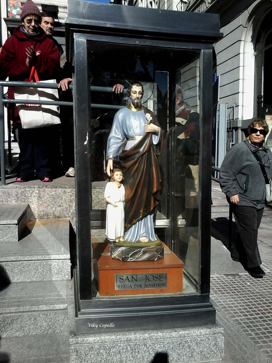 Reemplazan San José destruido en iglesia donde el Papa descubrió su vocación
