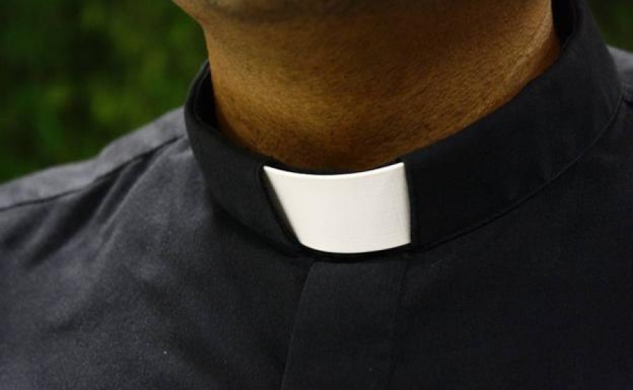 Decisión de sacerdote que reconoció paternidad sorprende a católicos de Portugal