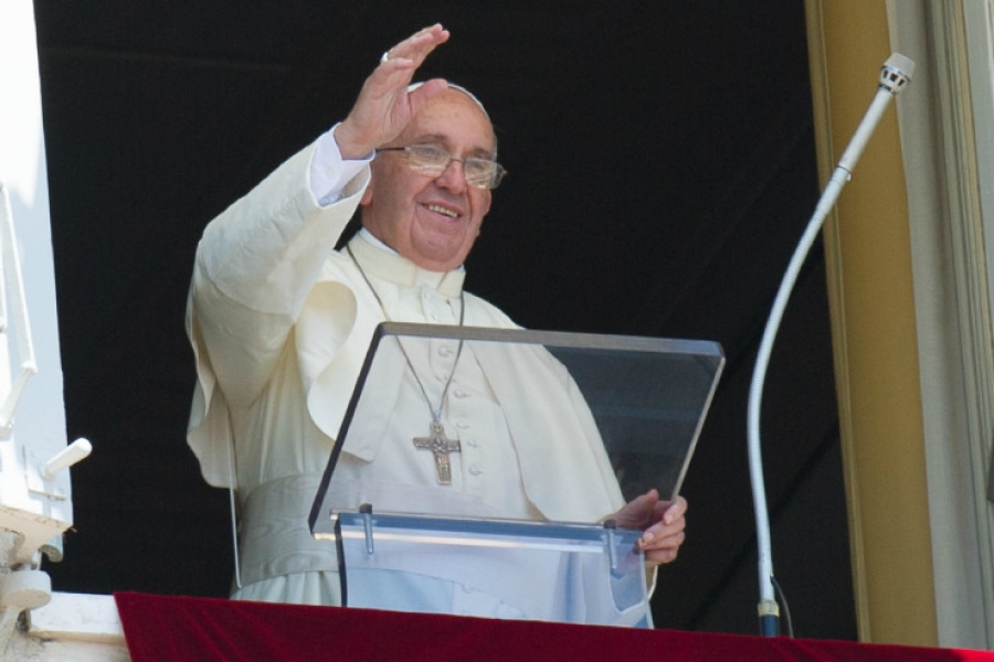 El Papa, en la fiesta de la Santísima Trinidad, explica que Dios es una «familia» de tres Personas que se aman tanto que forman una sola cosa