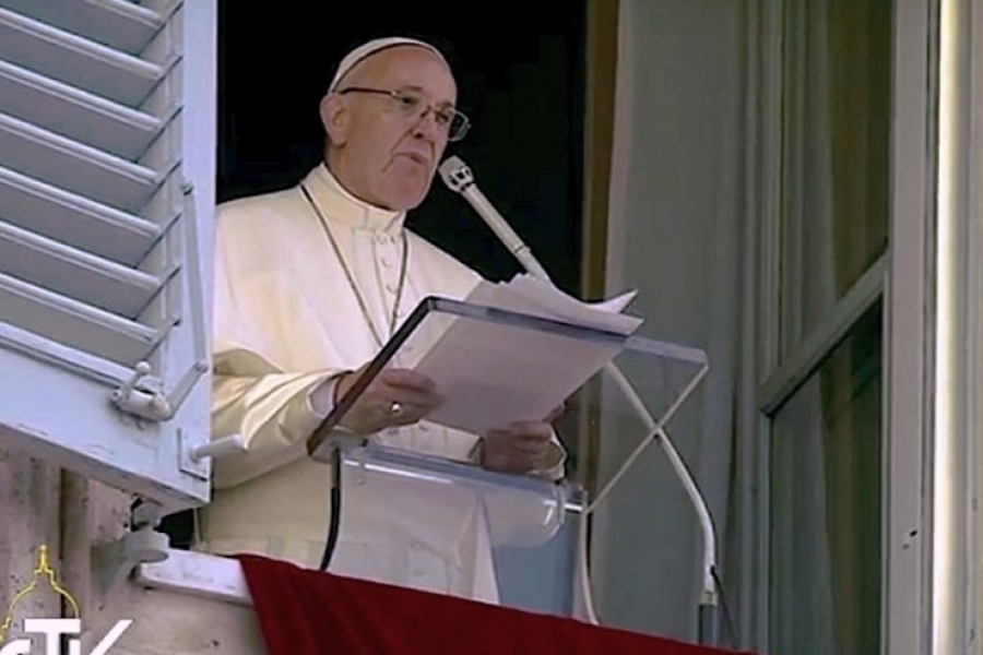 El Papa en el Ángelus: «Hoy iniciamos un retiro, recen por mí y por mis colaboradores de la Curia Romana»